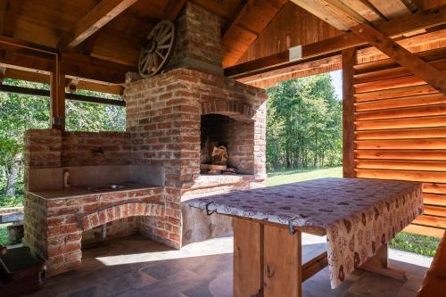 設施, Mountain Hut Stara Hiša (Mountain Hut Stara Hisa) in 庫比紮克