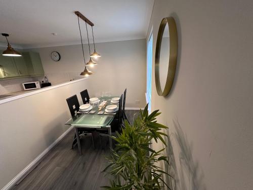 Modern 2-Bedroom Apartment Near Manchester with Free Parking, Manchester (fotografie 2)