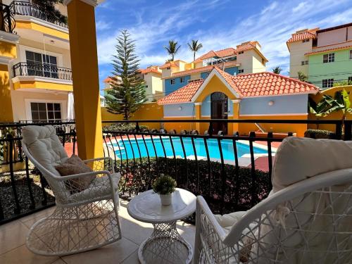 One-Bedroom Apartment with Pool View room in Backyard Pool View Walk to Beach Dining Shops