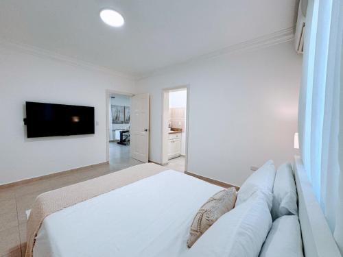 One-Bedroom Apartment with Pool View image 10