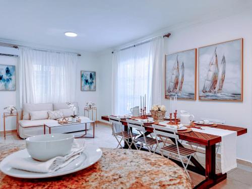 One-Bedroom Apartment with Pool View image 3