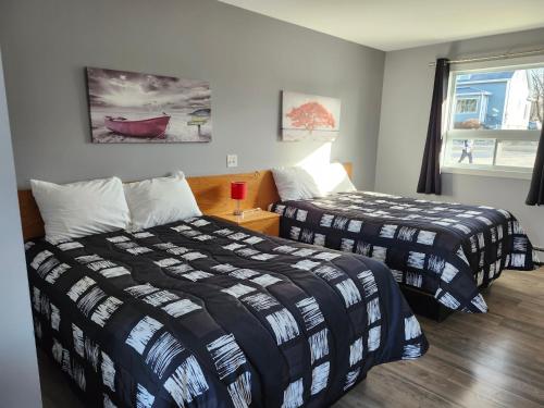 2 double beds