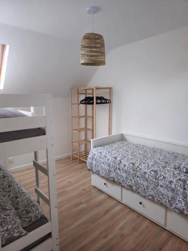 Maison cosy avec jardin, Disney in Жосини