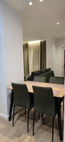One-Bedroom Apartment image 7