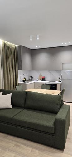 One-Bedroom Apartment image 3