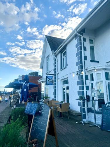 Sids restaurant and bar with rooms, Cardiff