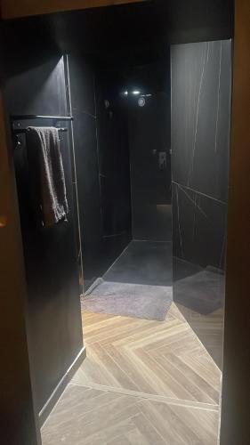 Shower, Nissa la Bella in Saint-Sylvestre