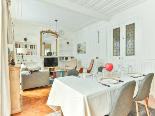 Bright modern apartment- 14 arrd- Mobility lease - image 11