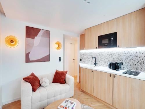 Modern apt with balcony - 1BR 2P - Saint Lazare, Paris