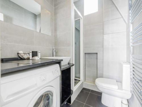 Charming Apartment 1BDR 2P - Grands Boulevards - image 2