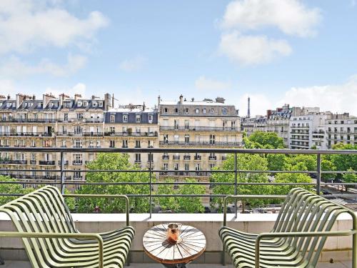 Exceptional apartment - 1 BDR 2P - Eiffel Tower view - image 3