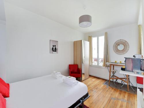 charming studio 2p - canal st martin meaux - image 6