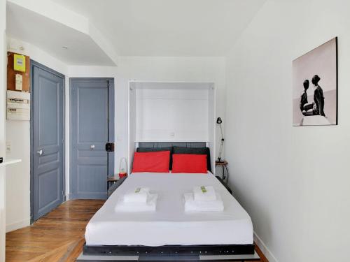 charming studio 2p - canal st martin meaux - image 9