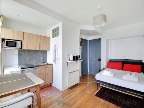 charming studio 2p - canal st martin meaux - image 3