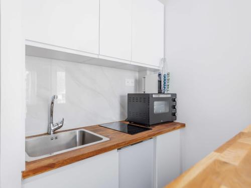 Superb 2P studio near Trocadero - image 2