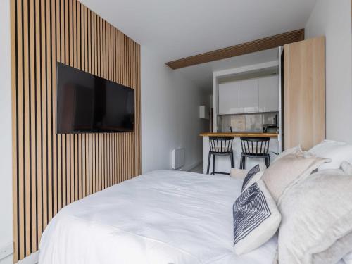 Superb 2P studio near Trocadero - image 3
