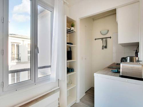 Modern studio - 2P - Faubourg Saint Antoine 11th arr - image 4