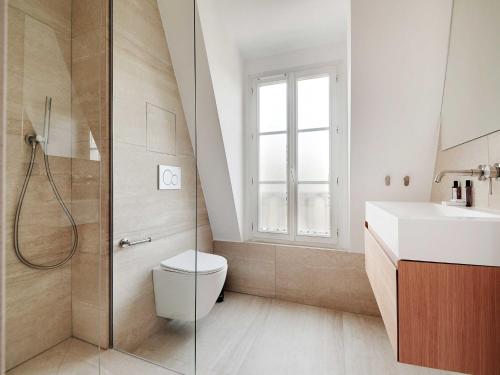 Modern Apt -1BR 4P - View Eiffel Tower Passy - image 9