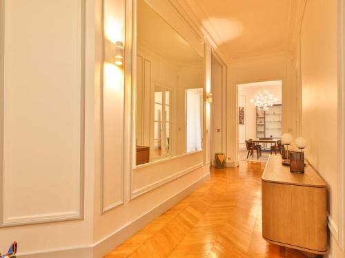 Exceptional flat - Near Trocadéro - Mobility Lease - image 9