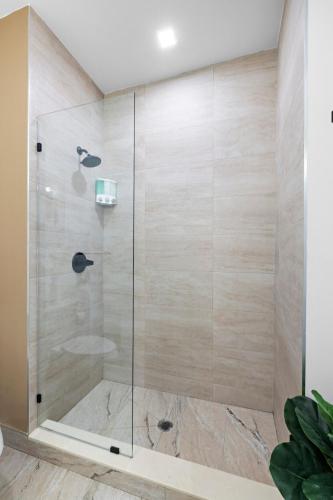 Free Parking 2bath Pool Table NYC 30min EWR 10min