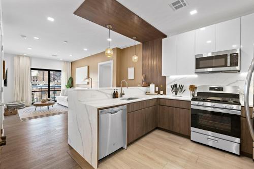 Free Parking 2bath Pool Table NYC 30min EWR 10min