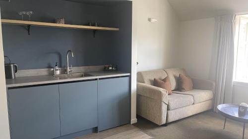 廚房, The Elmwood Motel in 梅裏韋爾