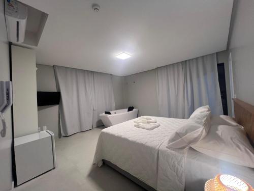 Deluxe Suite with Spa Bath image 7
