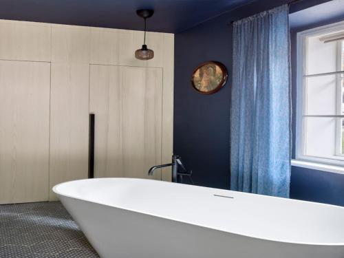 浴室, Villa in Javorek near Zlamanec Park in 斯奈茲內