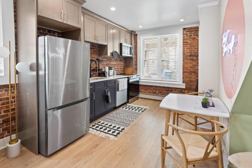 Urban Chic 1BR - Walk to Boardwalk - Min to Beach in Atlantic City, USA