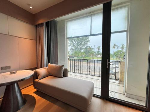 Deluxe King Suite image 10