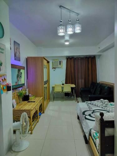 17th Floor Tower B Studio Haven with Netflix, AC and Free Wifi
