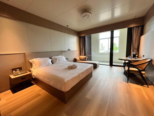 Shower, Grace Hotel in Honiara