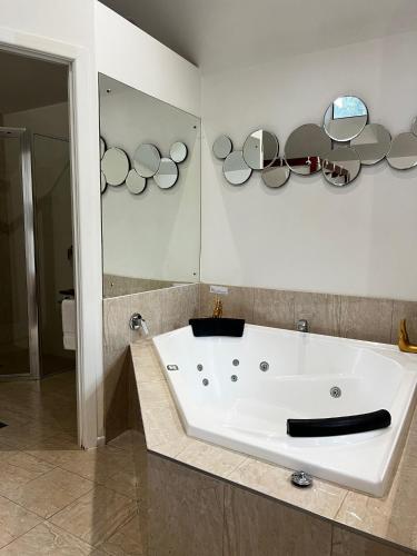 Gallery Walk Chalets - Tamborine Mountain in planinaTamborine 