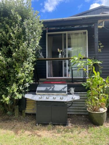 A szálláshely kívülről, Domeczech Off-Grid Charm in Dargaville