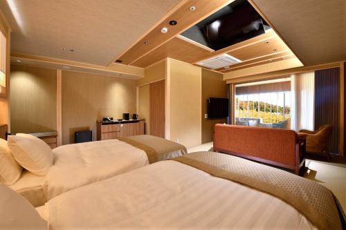 湯元舘KAROI Luxury Floor, Japanese-Style Suite Room Yamabuki with Private Hot Spring Open-Air Bath