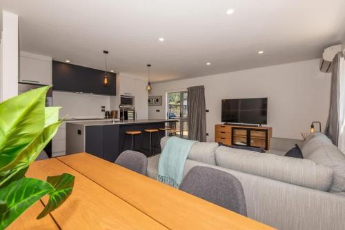 Tree Walk Townhouse - image 2