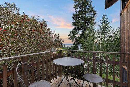 Apkārtne, Water Views, Walk to Beach! New Hot Tub! in Clinton (WA)