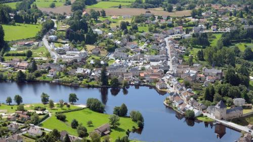 Maison de village proche du Lac de Vassiviere in Peyrat-le-Chateau