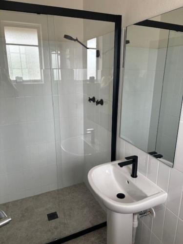Riverwood Hotel - Adults Only - image 12