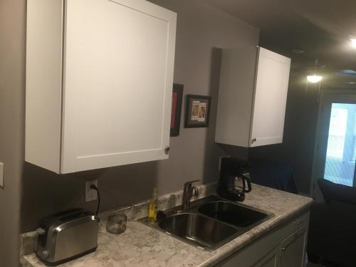 cozy, quiet, rural hideaway close to everything2 in Jacksonville