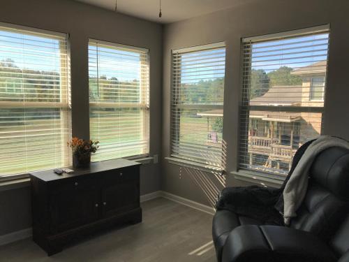 cozy, quiet, rural hideaway close to everything2 in Jacksonville