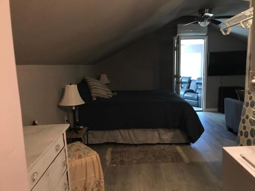 cozy, quiet, rural hideaway close to everything2 in Jacksonville