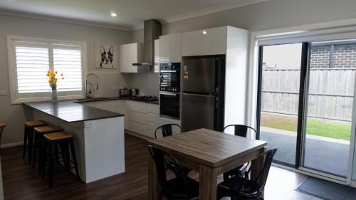 Luxury 7 Bedroom Home - Sleeps 16 Guests in แคมป์เบลทาวน์