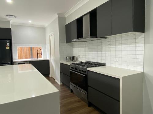 Luxury 7 Bedroom Home - Sleeps 16 Guests in แคมป์เบลทาวน์