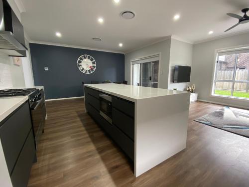 Luxury 7 Bedroom Home - Sleeps 16 Guests in แคมป์เบลทาวน์