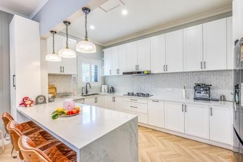 廚房, StayAU Spacious 4BR Family Home in Surrey Hills in 坎特伯里