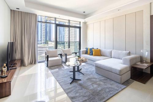 Frank Porter - Nobles Tower, Dubai