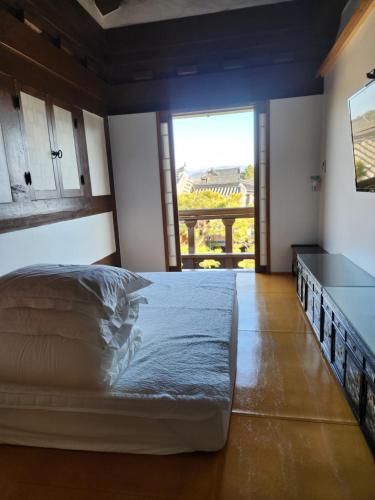 Economy Double Room image 10