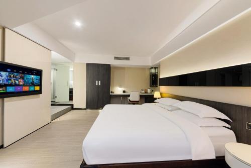 Superior Queen Room image 6