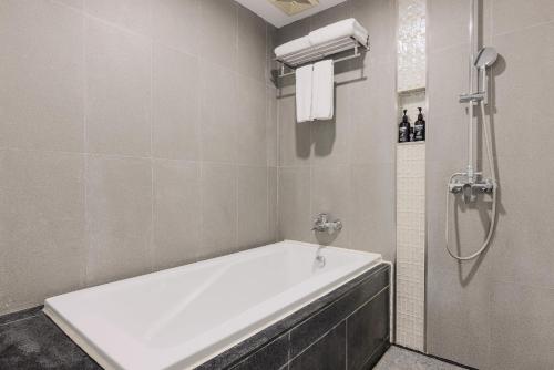 重庆江北观音桥高悦酒店地铁站店